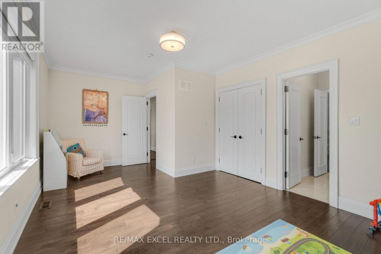 49 KENTON DRIVE, Toronto (Newtonbrook West), Ontario, M2R2H9