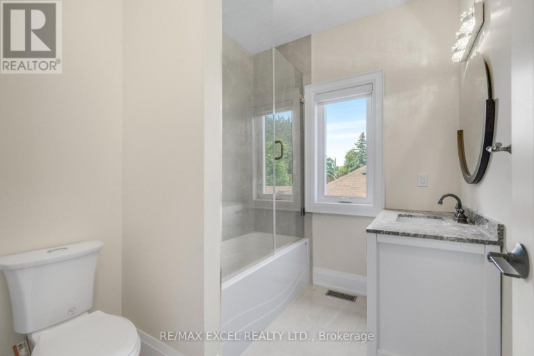 49 KENTON DRIVE, Toronto (Newtonbrook West), Ontario, M2R2H9