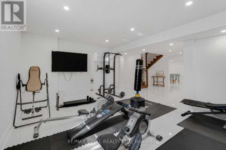 49 KENTON DRIVE, Toronto (Newtonbrook West), Ontario, M2R2H9
