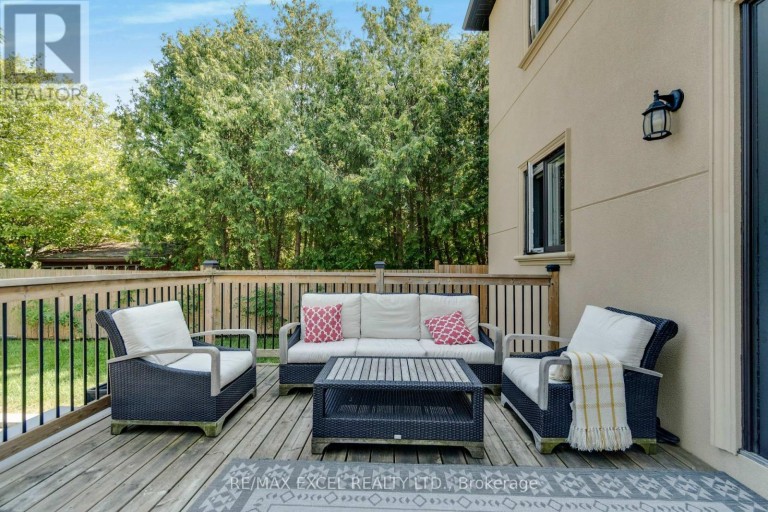 49 KENTON DRIVE, Toronto (Newtonbrook West), Ontario, M2R2H9