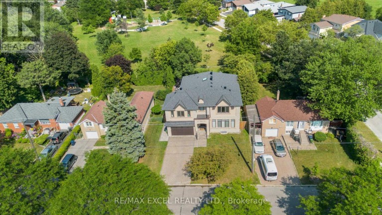 49 KENTON DRIVE, Toronto (Newtonbrook West), Ontario, M2R2H9
