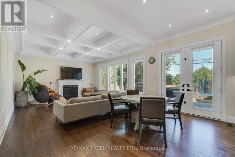 49 KENTON DRIVE, Toronto (Newtonbrook West), Ontario, M2R2H9