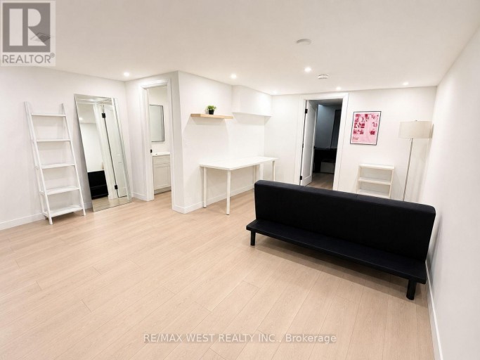 5 - 202 PERTH AVENUE, Toronto (Dovercourt-Wallace Emerson-Junction), Ontario, M6P3X8