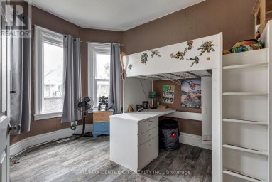 88 FLORA STREET St. Thomas Ontario photo 9