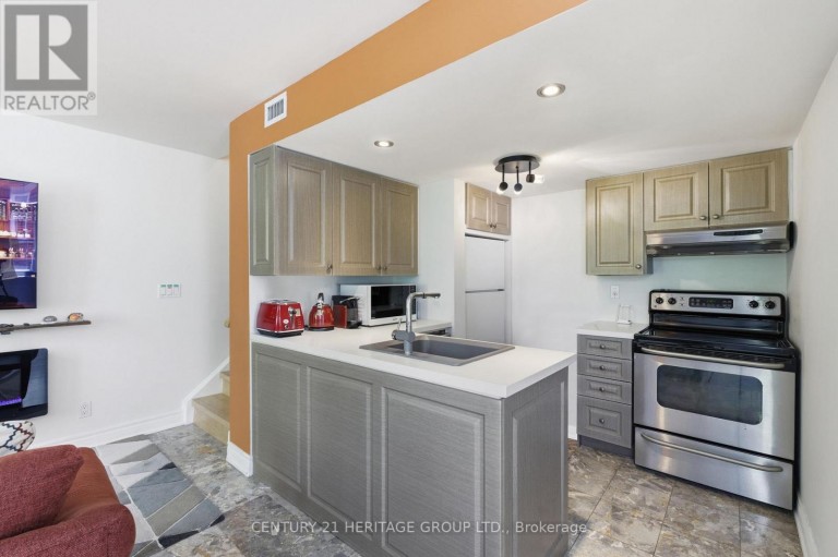 8 - 87 LILLIAN STREET, Toronto (Mount Pleasant West), Ontario, M4S2H7