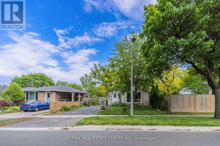 126 CULHAM STREET, Oakville (CP College Park), Ontario, L6H1G5