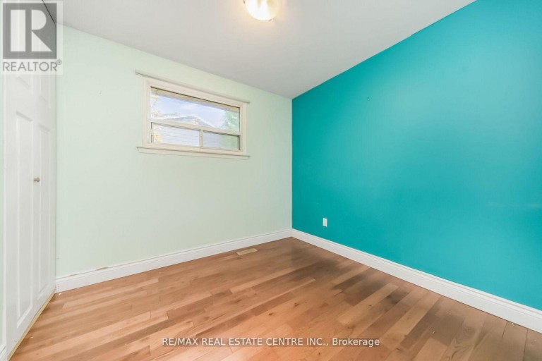 126 CULHAM STREET, Oakville (CP College Park), Ontario, L6H1G5