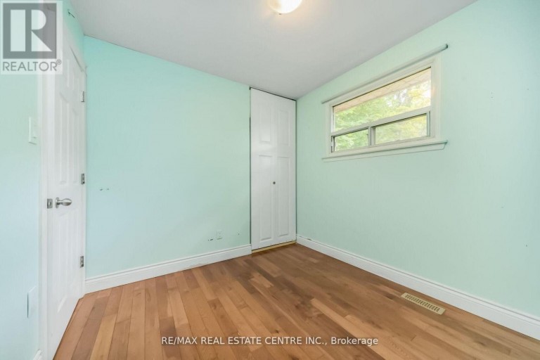 126 CULHAM STREET, Oakville (CP College Park), Ontario, L6H1G5