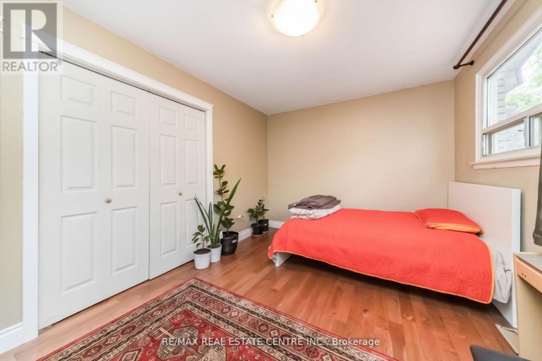 126 CULHAM STREET, Oakville (CP College Park), Ontario, L6H1G5