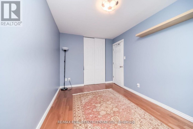 126 CULHAM STREET, Oakville (CP College Park), Ontario, L6H1G5