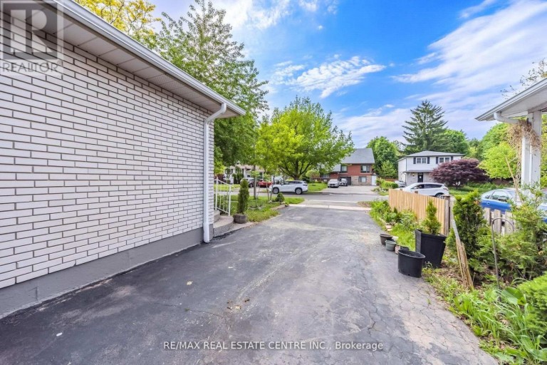 126 CULHAM STREET, Oakville (CP College Park), Ontario, L6H1G5