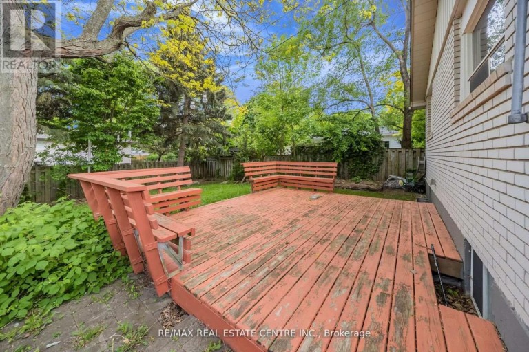 126 CULHAM STREET, Oakville (CP College Park), Ontario, L6H1G5