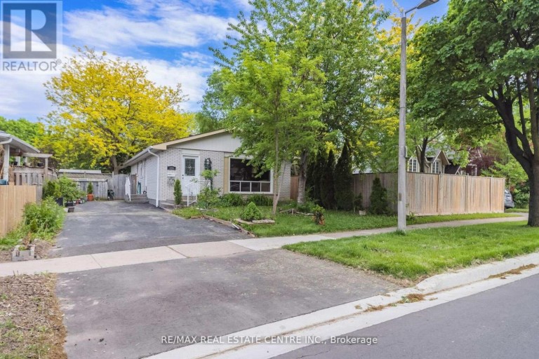 126 CULHAM STREET, Oakville (CP College Park), Ontario, L6H1G5
