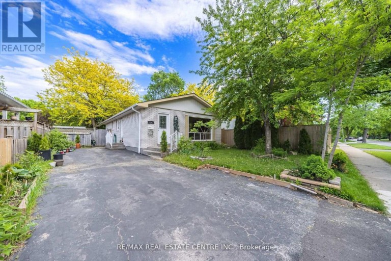 126 CULHAM STREET, Oakville (CP College Park), Ontario, L6H1G5