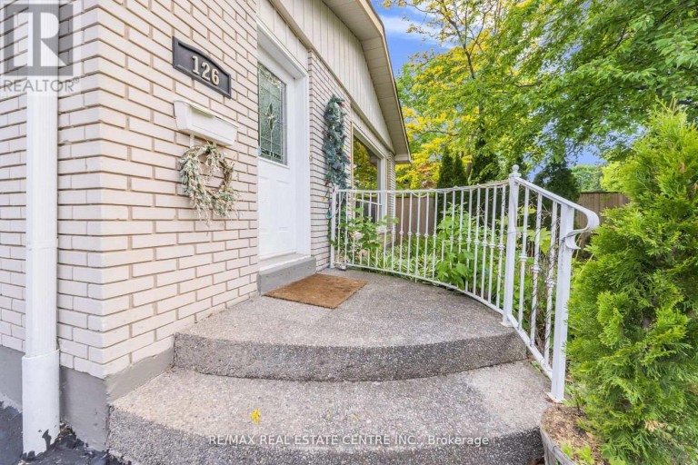 126 CULHAM STREET, Oakville (CP College Park), Ontario, L6H1G5