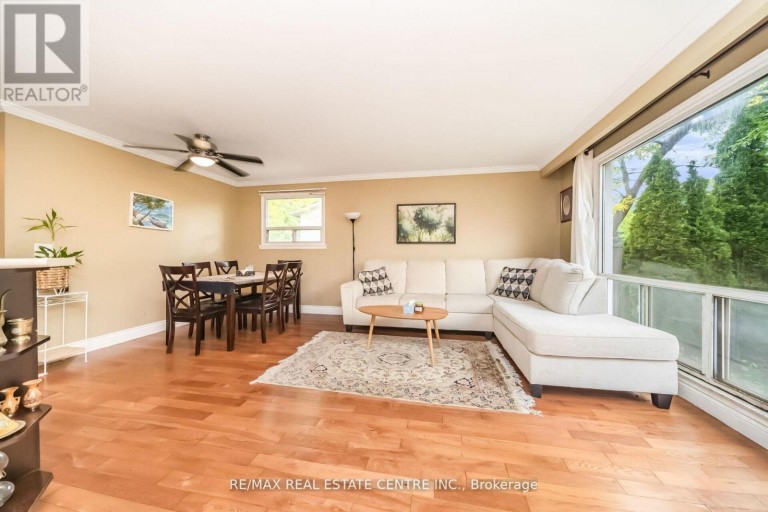 126 CULHAM STREET, Oakville (CP College Park), Ontario, L6H1G5