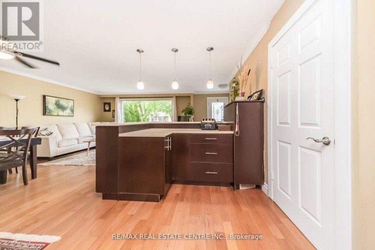 126 CULHAM STREET, Oakville (CP College Park), Ontario, L6H1G5