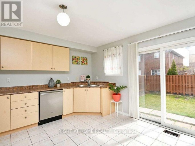 UPPER - 33 SCHOONER DRIVE, Brampton (Fletcher's Meadow), Ontario, L7A3H3