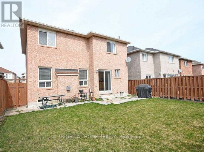 UPPER - 33 SCHOONER DRIVE, Brampton (Fletcher's Meadow), Ontario, L7A3H3