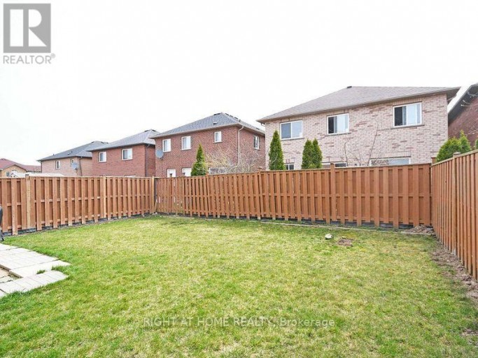 UPPER - 33 SCHOONER DRIVE, Brampton (Fletcher's Meadow), Ontario, L7A3H3