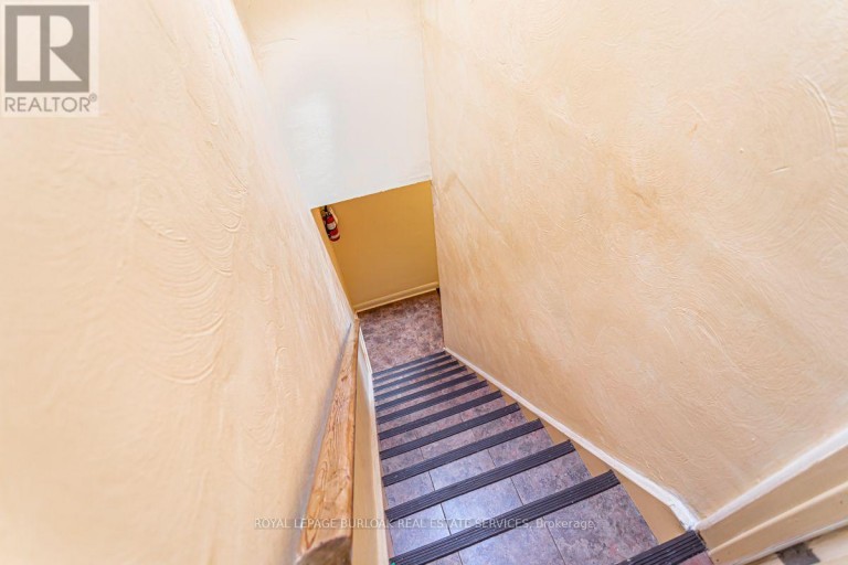 2 - 718 ROSS STREET, Burlington (Brant), Ontario, L7S1S2