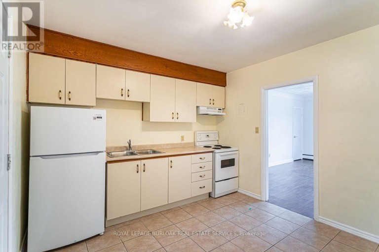 2 - 718 ROSS STREET, Burlington (Brant), Ontario, L7S1S2