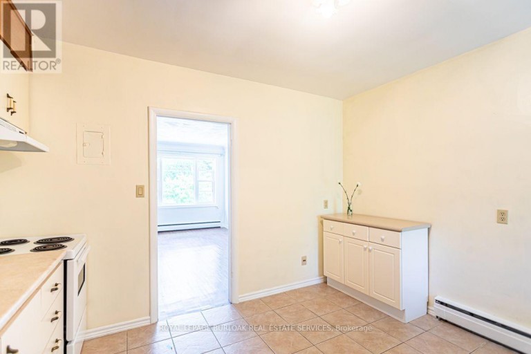 2 - 718 ROSS STREET, Burlington (Brant), Ontario, L7S1S2