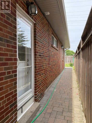 BASEMENT - 65 GLEN AGAR DRIVE, Toronto (Princess-Rosethorn), Ontario, M9B5M2