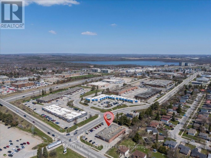 3 - 5 BELL FARM ROAD, Barrie (Wellington), Ontario, L4M5G1