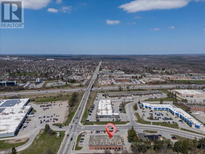 3 - 5 BELL FARM ROAD, Barrie (Wellington), Ontario, L4M5G1