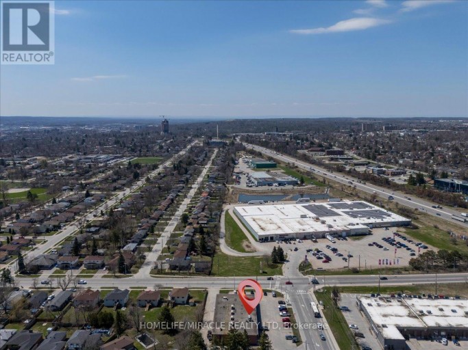 3 - 5 BELL FARM ROAD, Barrie (Wellington), Ontario, L4M5G1