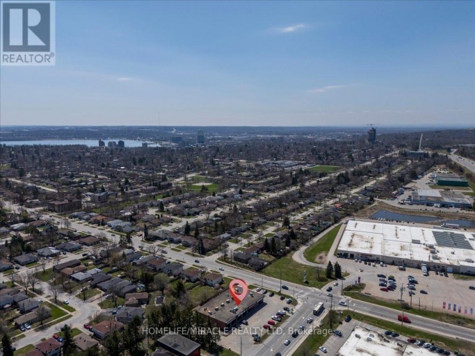 3 - 5 BELL FARM ROAD, Barrie (Wellington), Ontario, L4M5G1