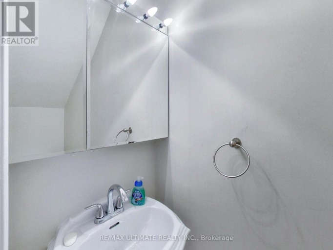 UPPER - 19 GLENORA AVENUE, Toronto (Oakwood Village), Ontario, M6C3Y2