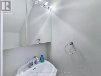 UPPER - 19 GLENORA AVENUE Toronto (Oakwood Village) Ontario photo 15