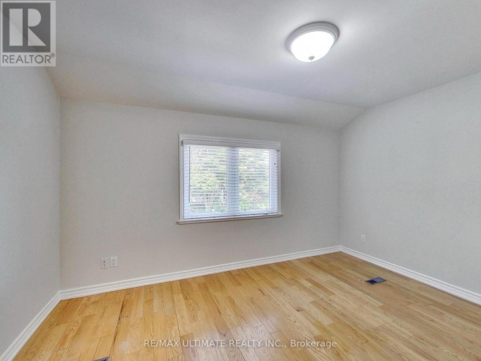 UPPER - 19 GLENORA AVENUE, Toronto (Oakwood Village), Ontario, M6C3Y2