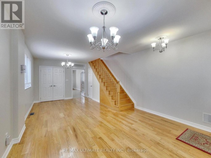 UPPER - 19 GLENORA AVENUE, Toronto (Oakwood Village), Ontario, M6C3Y2