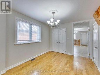 UPPER - 19 GLENORA AVENUE Toronto (Oakwood Village) Ontario photo 9