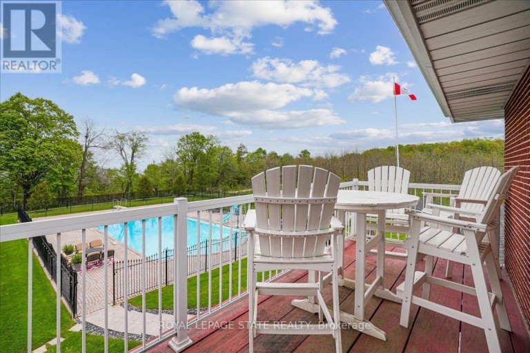 10 AZALEA COURT, Hamilton (Stoney Creek Mountain), Ontario, L8J1K4