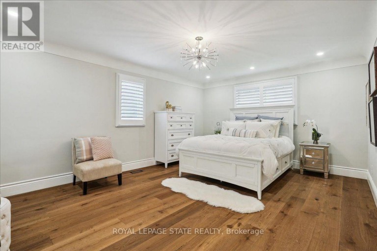10 AZALEA COURT, Hamilton (Stoney Creek Mountain), Ontario, L8J1K4