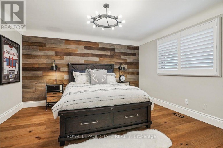 10 AZALEA COURT, Hamilton (Stoney Creek Mountain), Ontario, L8J1K4