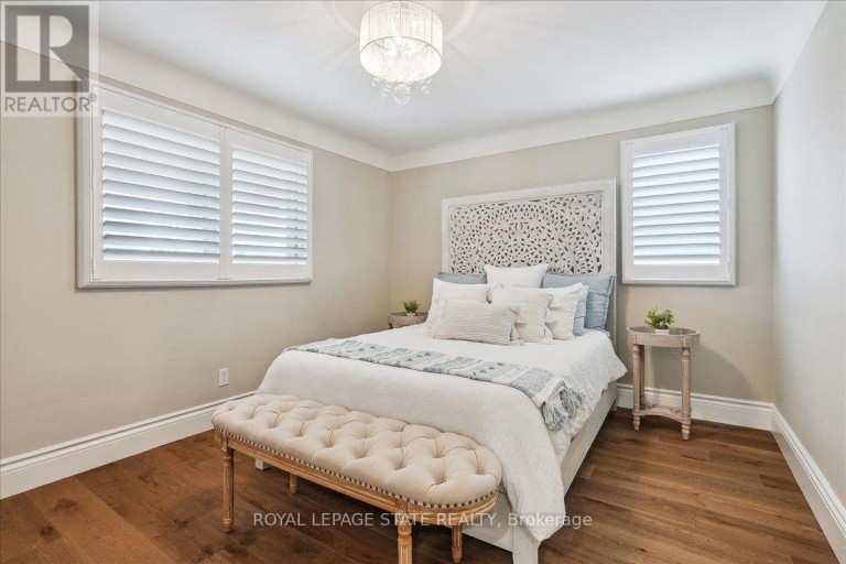 10 AZALEA COURT, Hamilton (Stoney Creek Mountain), Ontario, L8J1K4