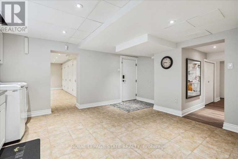 10 AZALEA COURT, Hamilton (Stoney Creek Mountain), Ontario, L8J1K4