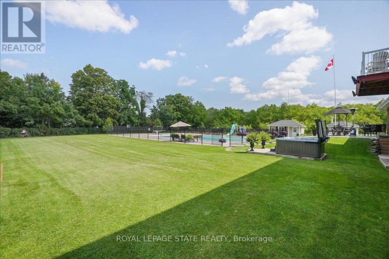 10 AZALEA COURT, Hamilton (Stoney Creek Mountain), Ontario, L8J1K4