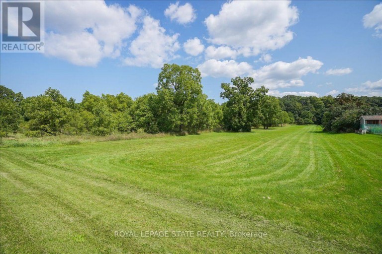 10 AZALEA COURT, Hamilton (Stoney Creek Mountain), Ontario, L8J1K4