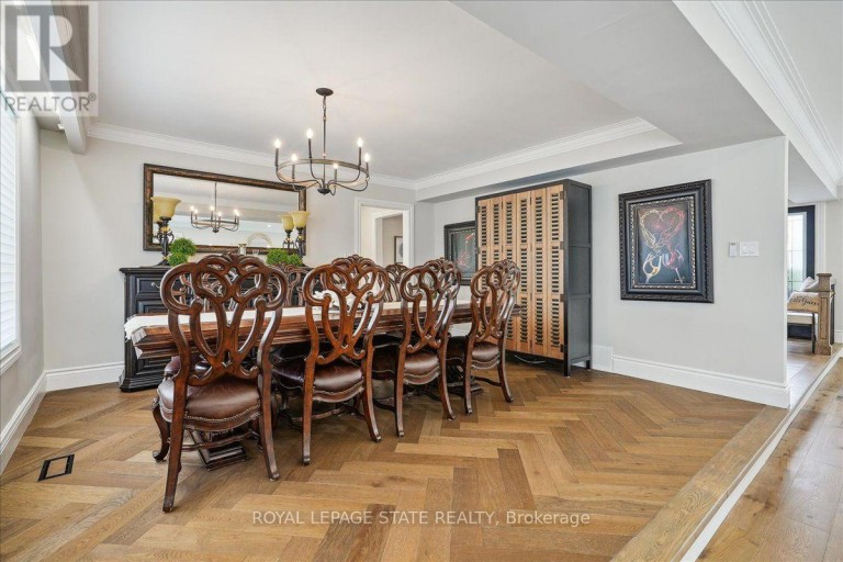 10 AZALEA COURT, Hamilton (Stoney Creek Mountain), Ontario, L8J1K4