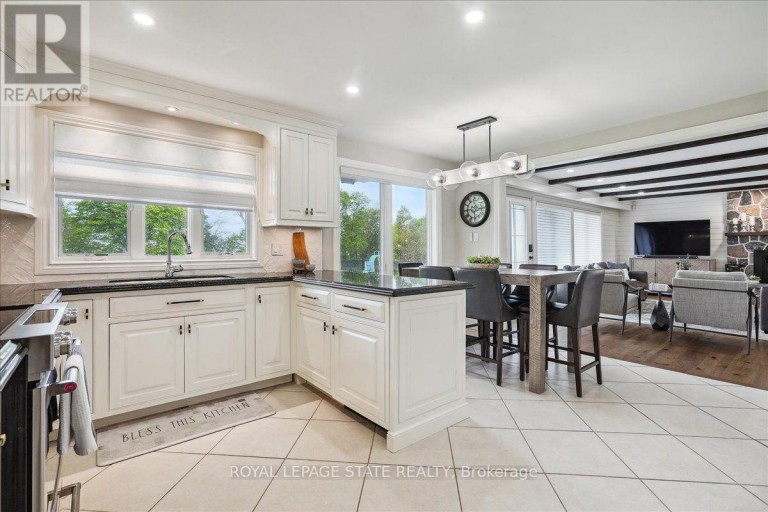 10 AZALEA COURT, Hamilton (Stoney Creek Mountain), Ontario, L8J1K4