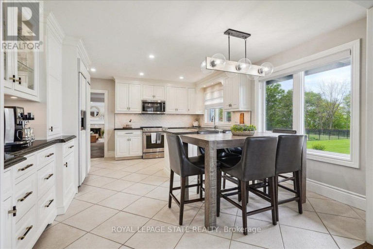 10 AZALEA COURT, Hamilton (Stoney Creek Mountain), Ontario, L8J1K4