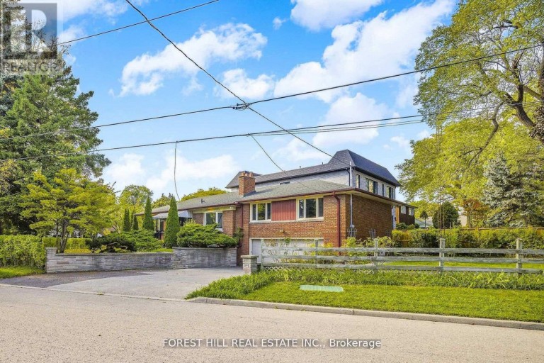 18 IRVINGTON CRESCENT, Toronto (Willowdale East), Ontario, M2N2Z1