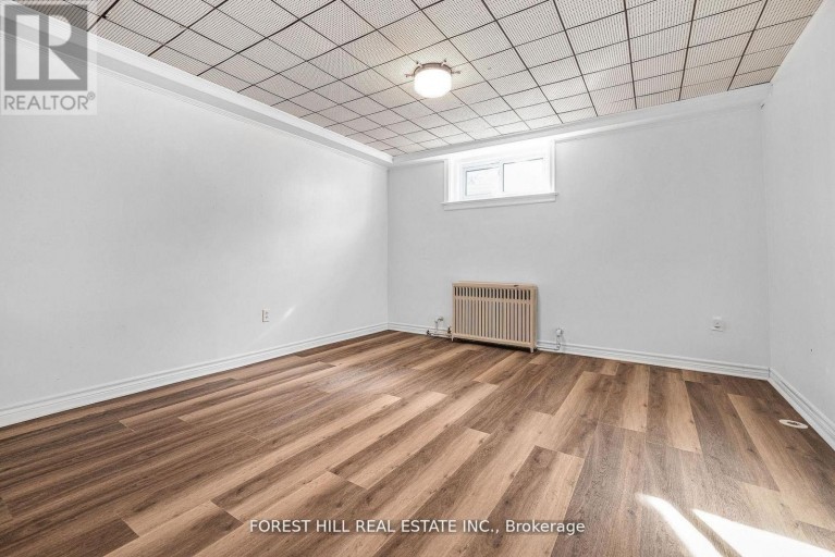 18 IRVINGTON CRESCENT, Toronto (Willowdale East), Ontario, M2N2Z1