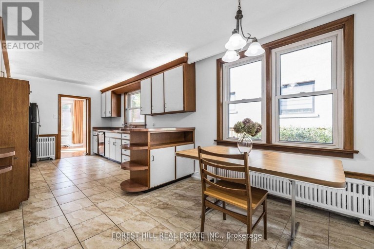 18 IRVINGTON CRESCENT, Toronto (Willowdale East), Ontario, M2N2Z1